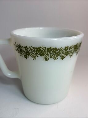 PYREX  Crazy Daisy Spring Blossom 1410  D Handle Milk Glass Coffee Cup Set of 4